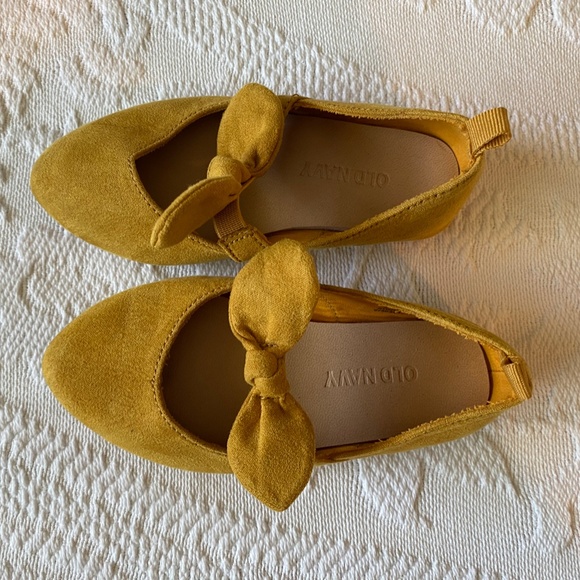 Toddler size 6 shoes - Picture 3 of 6